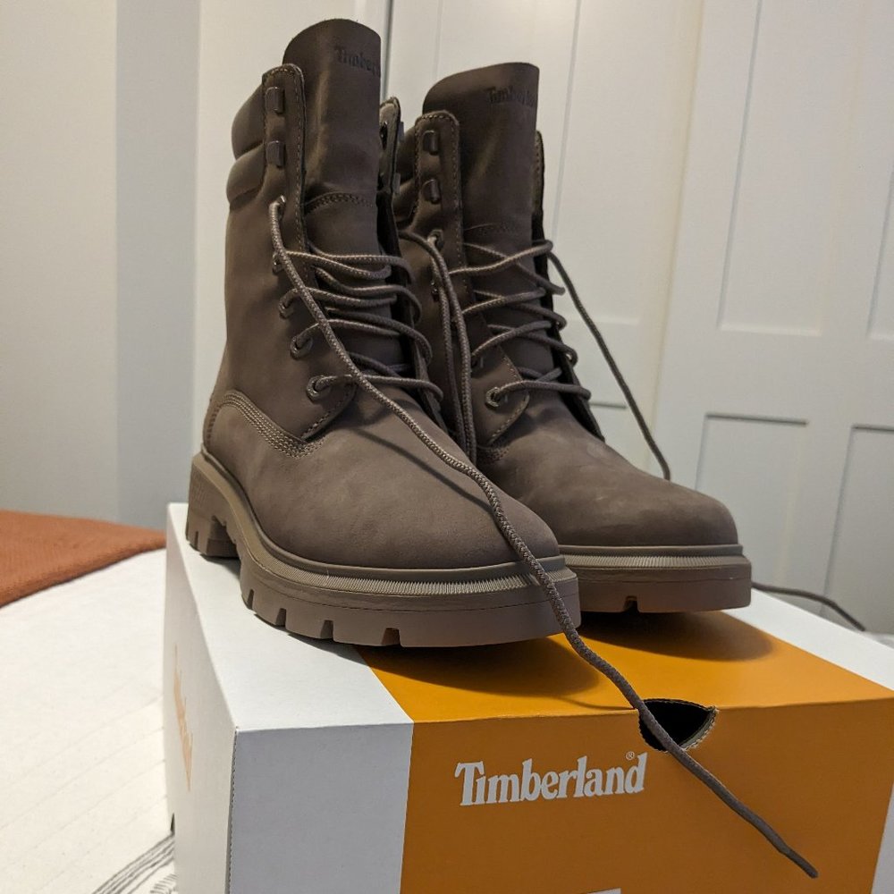 Brand New size 9 Women's Timberland Cortina Valley waterproof boot Taupe